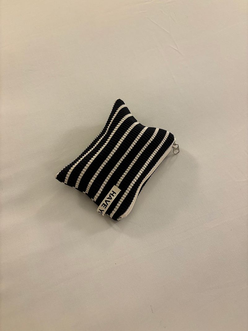 Mono ribbed stripe flat pouch - black , S size