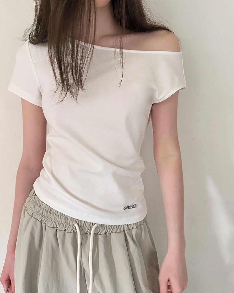 BEIDELLI（ベイデリー）の「[ORIGINAL] Lilka Off-Shoulder Short Sleeve T-Shirt（Tops）」