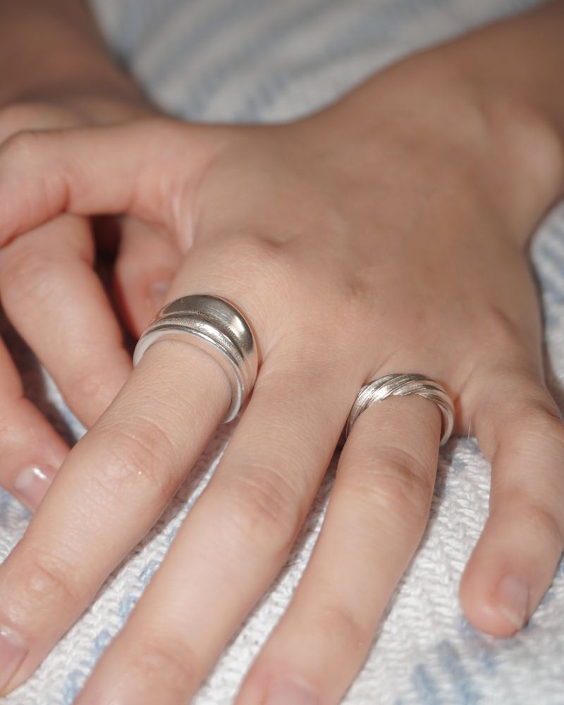 PAIR OF LOVE（ペアオブラブ）の「[925SILVER] ドレープウェーブフリルリング（アクセサリー）」