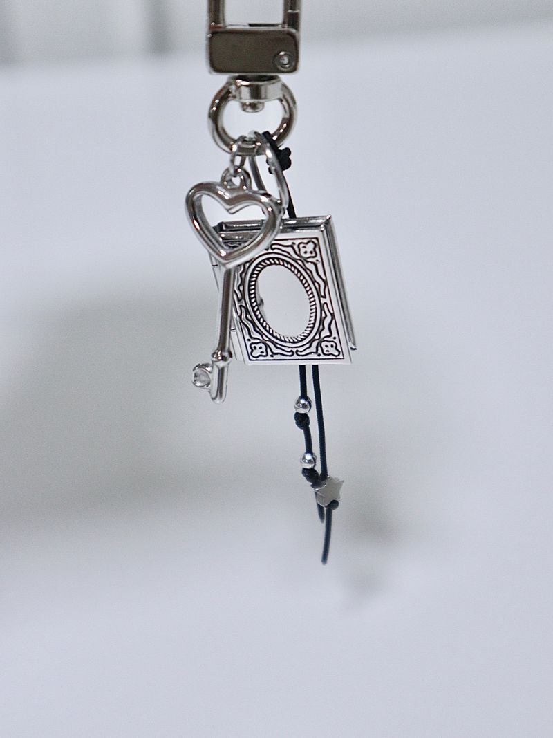 RUNARING（ルナリング）の「Diary key keyring（Toys/Key Holders）」