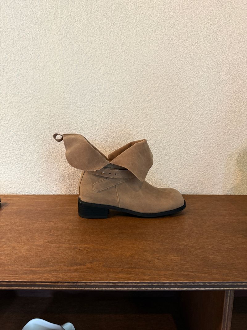folder ankle boots