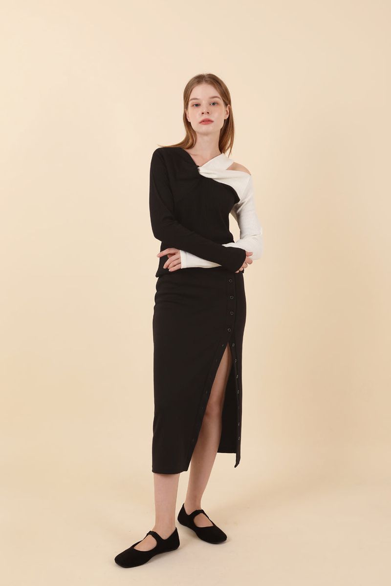 Twist Off Shoulder T-shirt Black