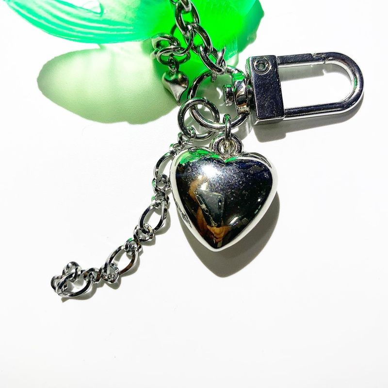 Tied goldfish keychain (color random)