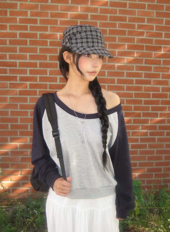 Tran Off-Shoulder Raglan Sweatshirt