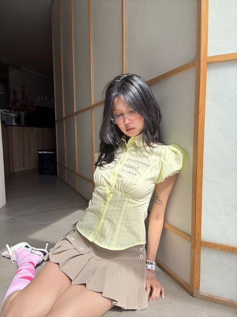 eat me plz（イート ミー プリーズ）の「EatmePlz Yellow Letter Shirt サマースリムフィットトップス（トップス）」