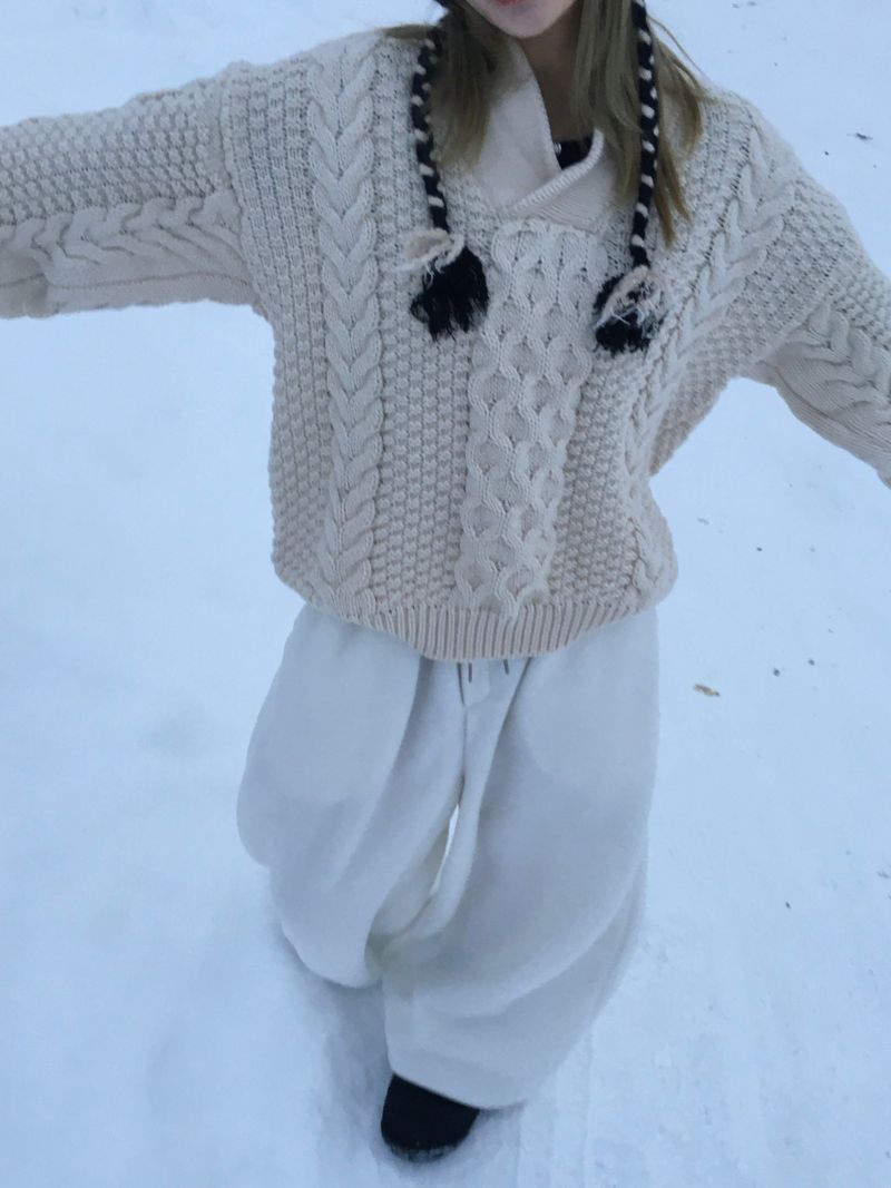 Cream Twist Collar Loose Knit (1c)