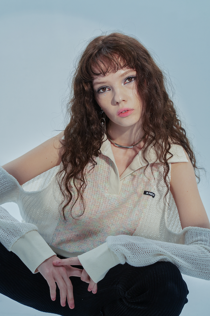 hole collar knit_white