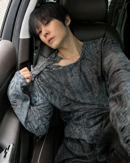 COSYHARU(コシハル)の「Generic 4 button T-shirt(Tops)」