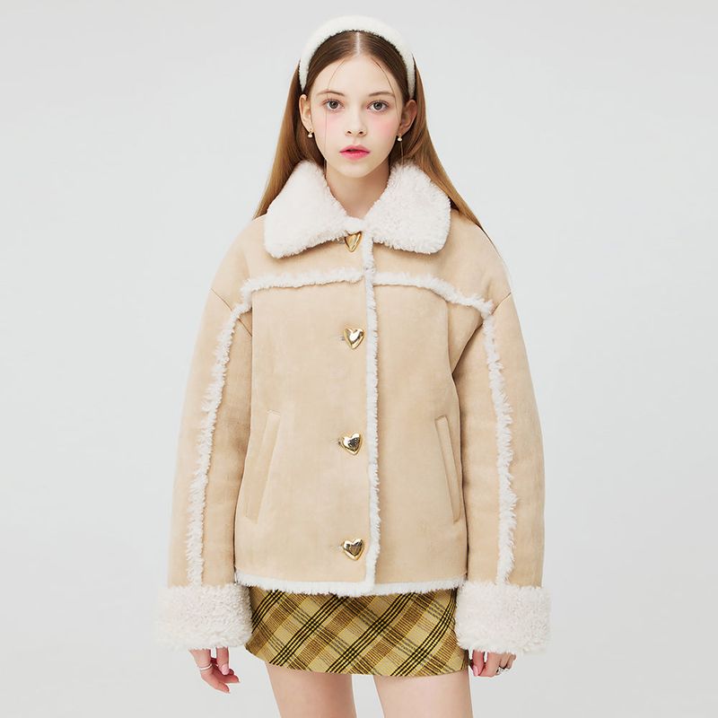 HEART BUTTON SHORT SHEARLING JACKET _ BEGIE