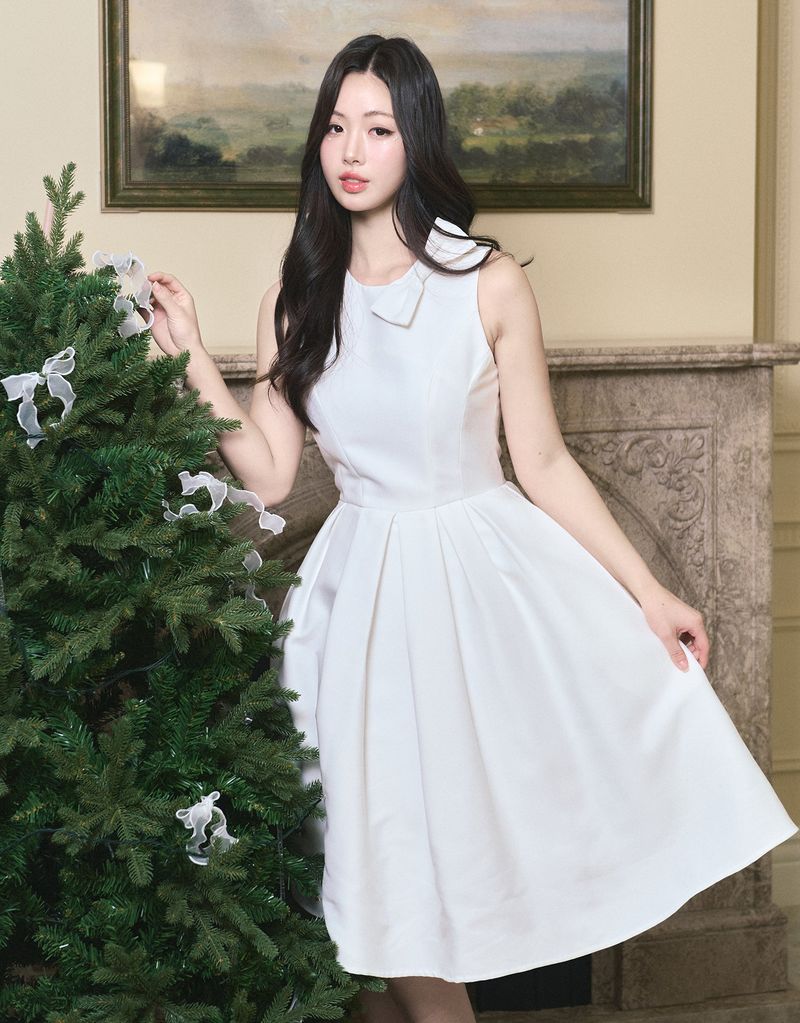 TWEEDY-A（ツウィーディア）の「[LADY LINE] オフィーリアリボンポイントスリーブレスミディバルーンドレス ホワイト（ワンピース/ドレス）」