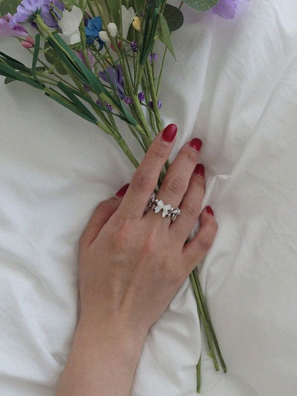 VIVIC（ビビク）の「RIBBON CHAIN VINTAGE RING (IVORY, BLACK 2COLORS!)（Accessories）」
