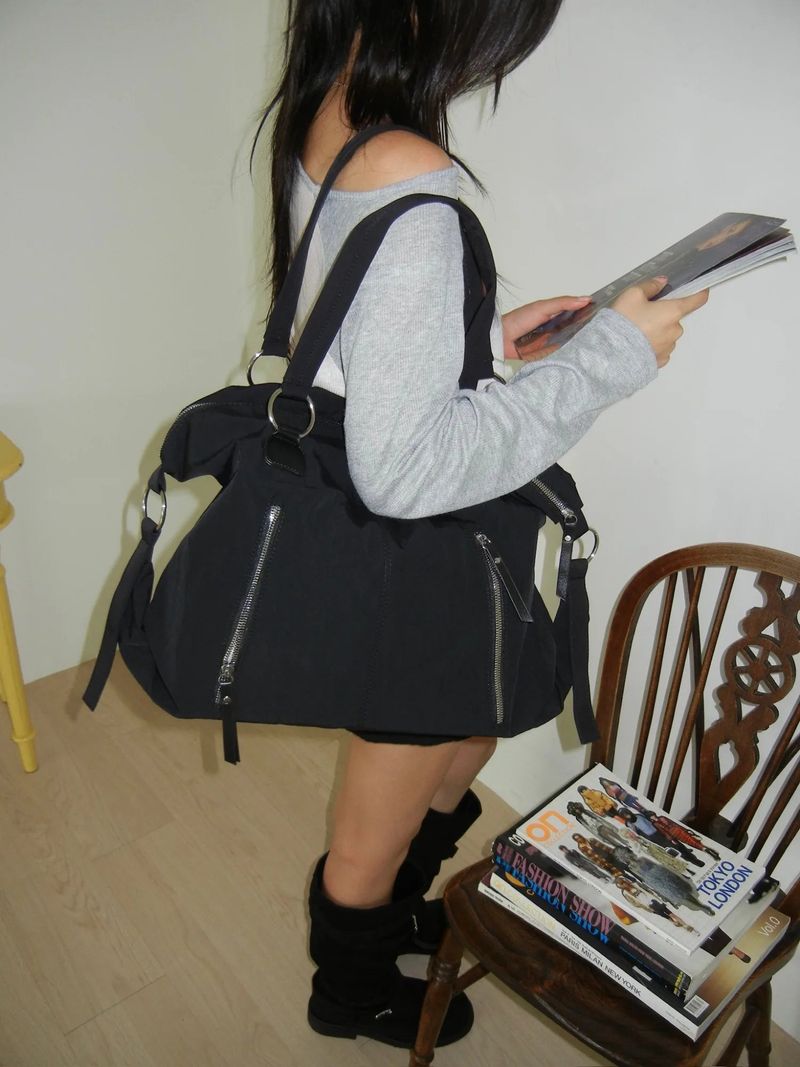 Comfort Nylon Pocket Zipper Diagonal Shoulder Bag