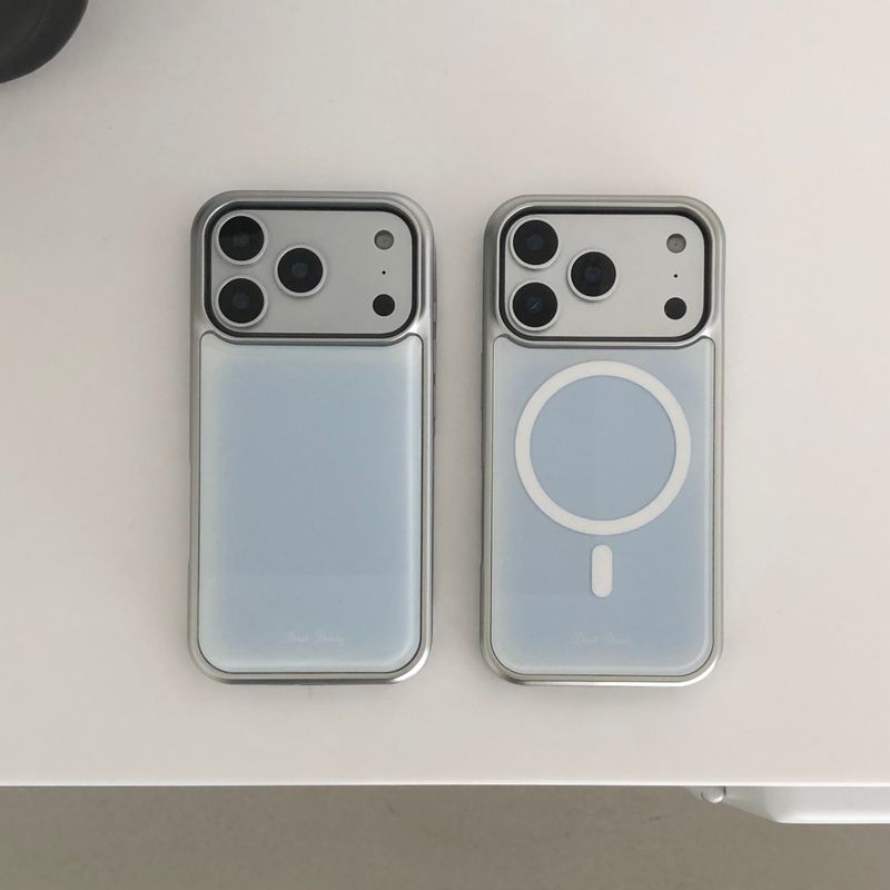 dust dusty（ダストダスティ）の「ブルーシルバーバンパーケース（スマホグッズ/小物）」