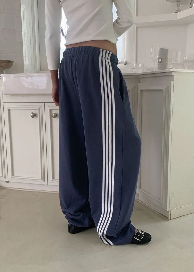 eon（イオエン）の「UNBAL TRACK WIDE PANTS (2color)（Pants）」