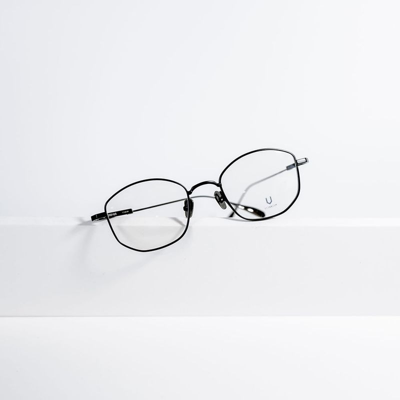 Knouun polygon titanium glasses CODE. 102. E Black N Gray