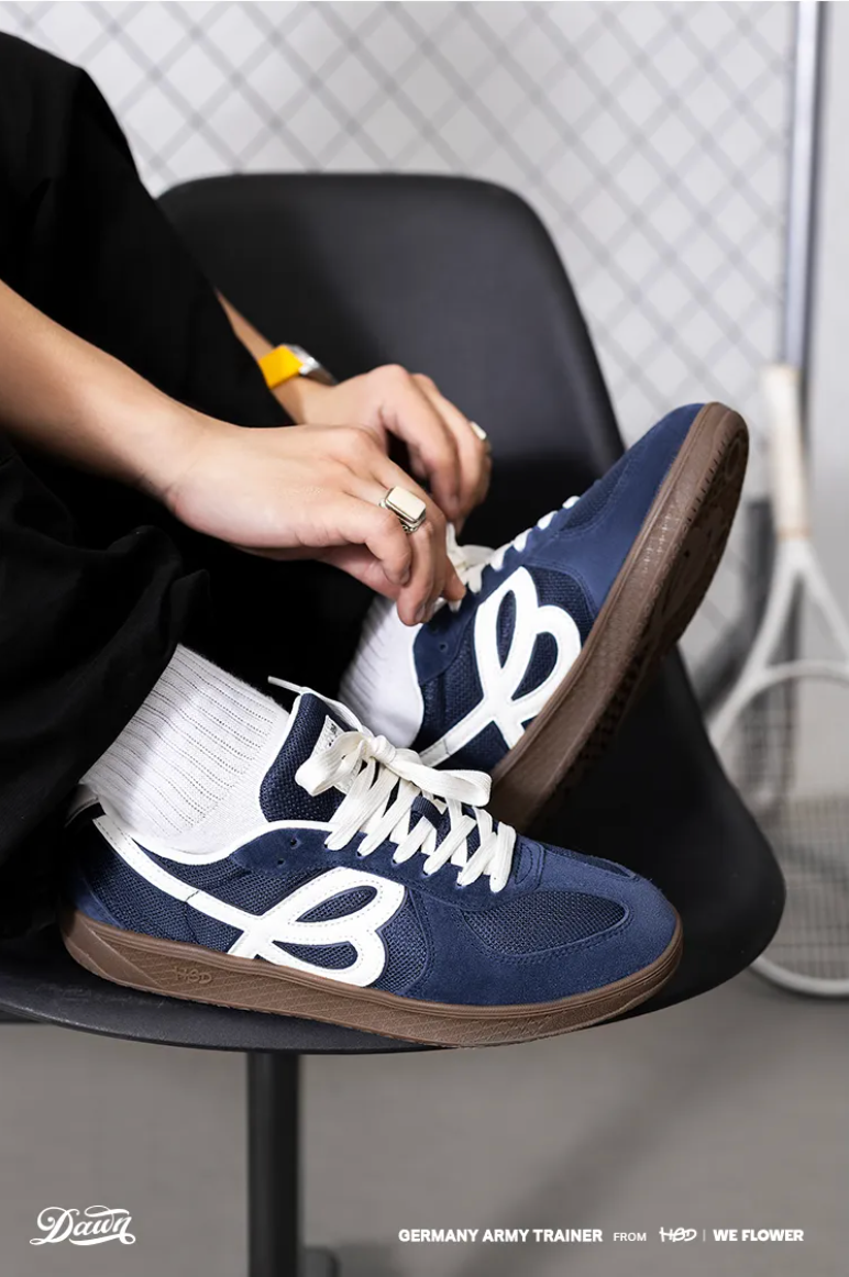 HBD/We Flower Joint Name Retro German Training Shoes - BLUE