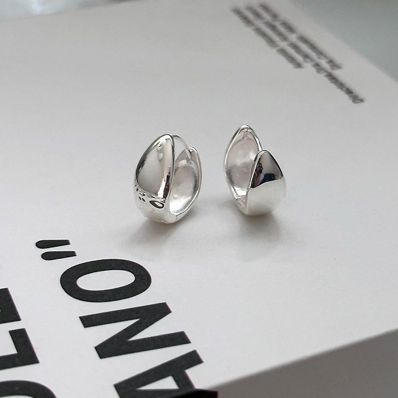 MOSXE（モスクス）の「925silver] Slit one touch earring（Accessories）」