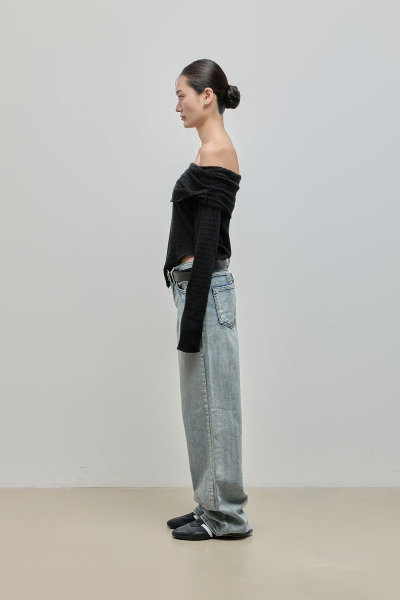 Cowl-neck Open Shoulder Tee_Black