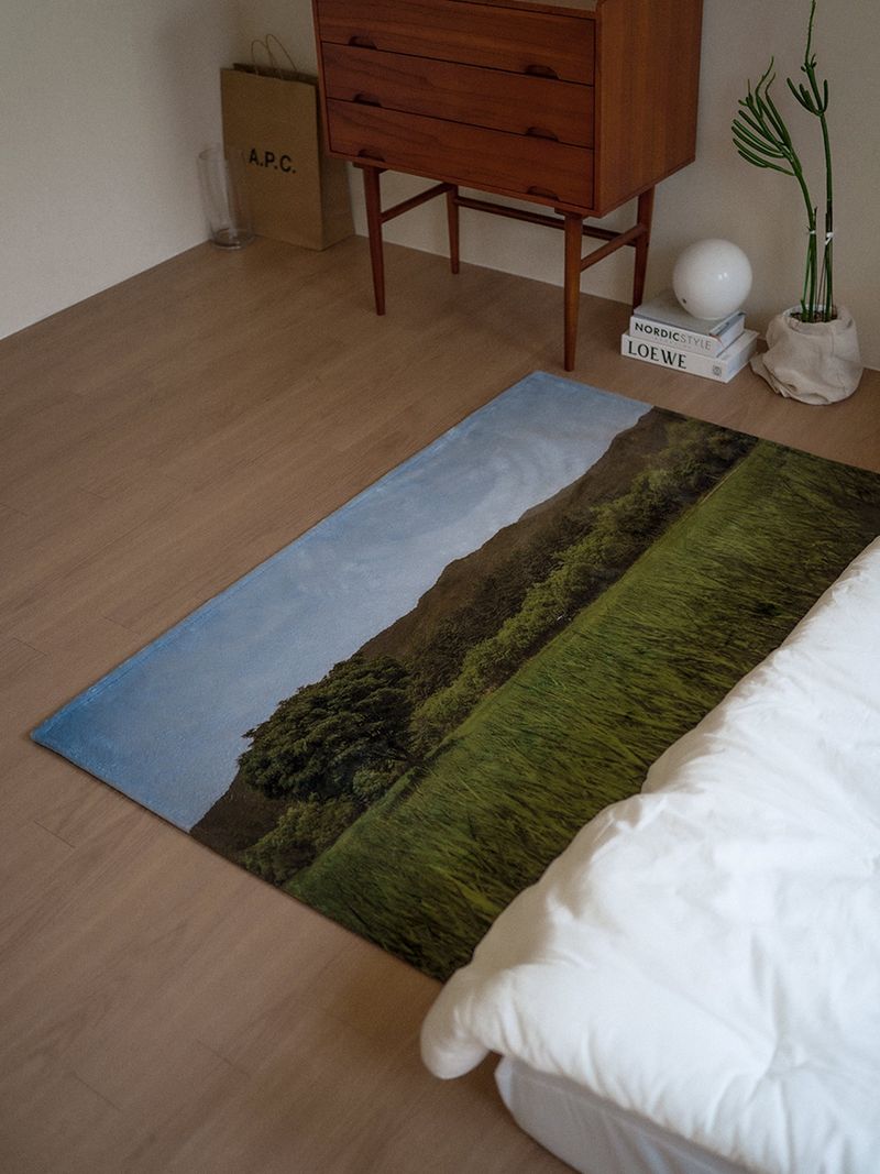 walking people rug - M