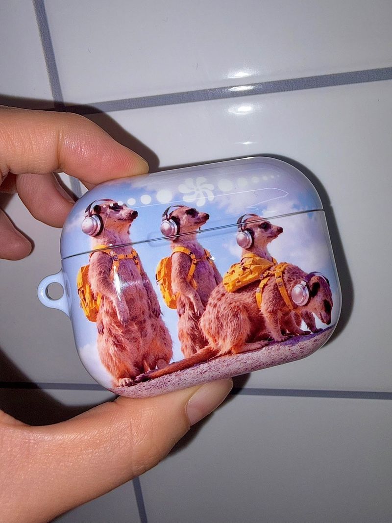 Furry Friends airpods case_Meerkat