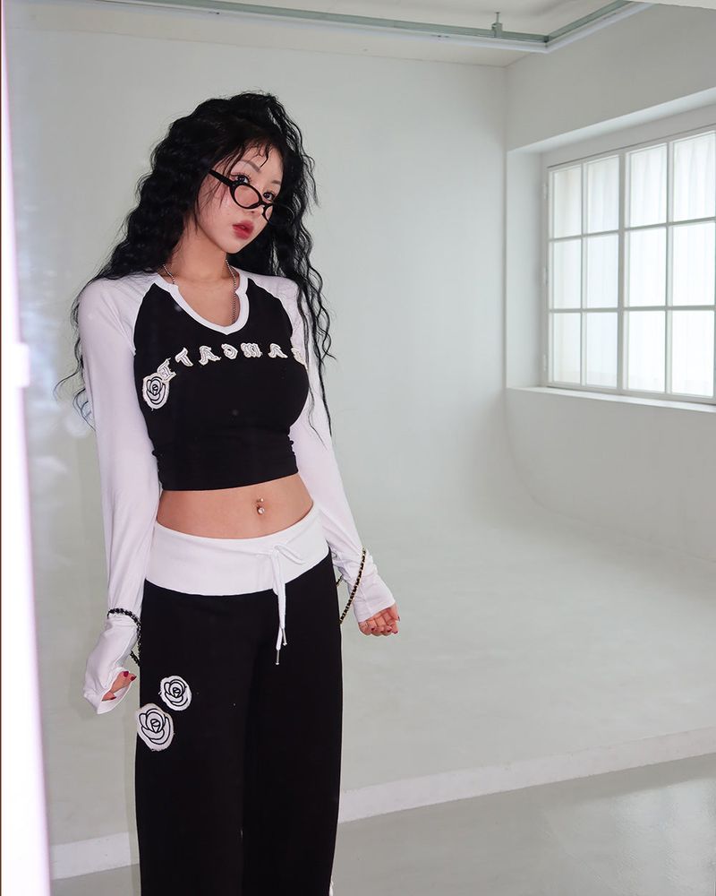 Rose Patch Color Raglan T-shirt