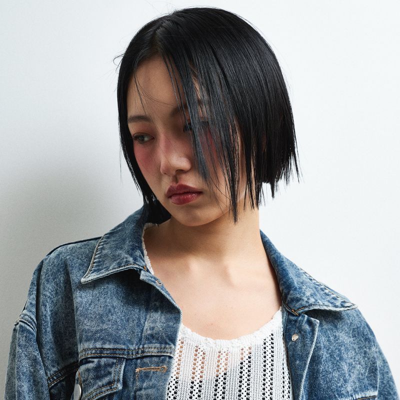 JINRO DENIM CROP TRUCKER JACKET 