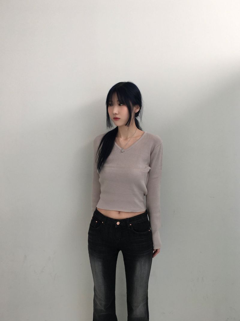 Basic V-neck knitwear (4 colors)