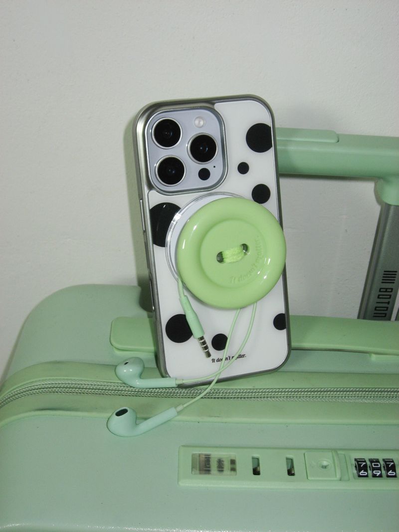 it doesn't matter.（イットダズントマッター）の「Lime choco button tok (Round), Mag safe（Smartphone Accessories）」