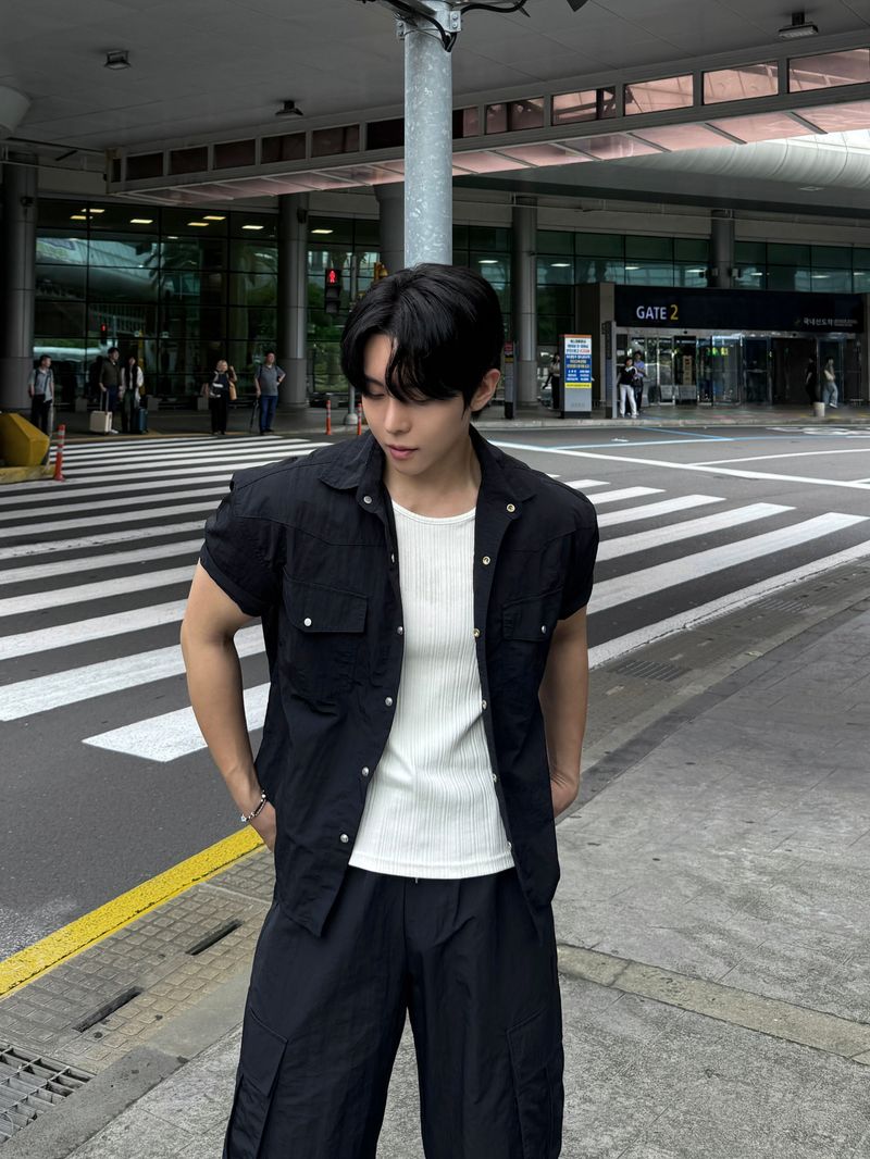 Entry nylon muscle fit cropped shirt