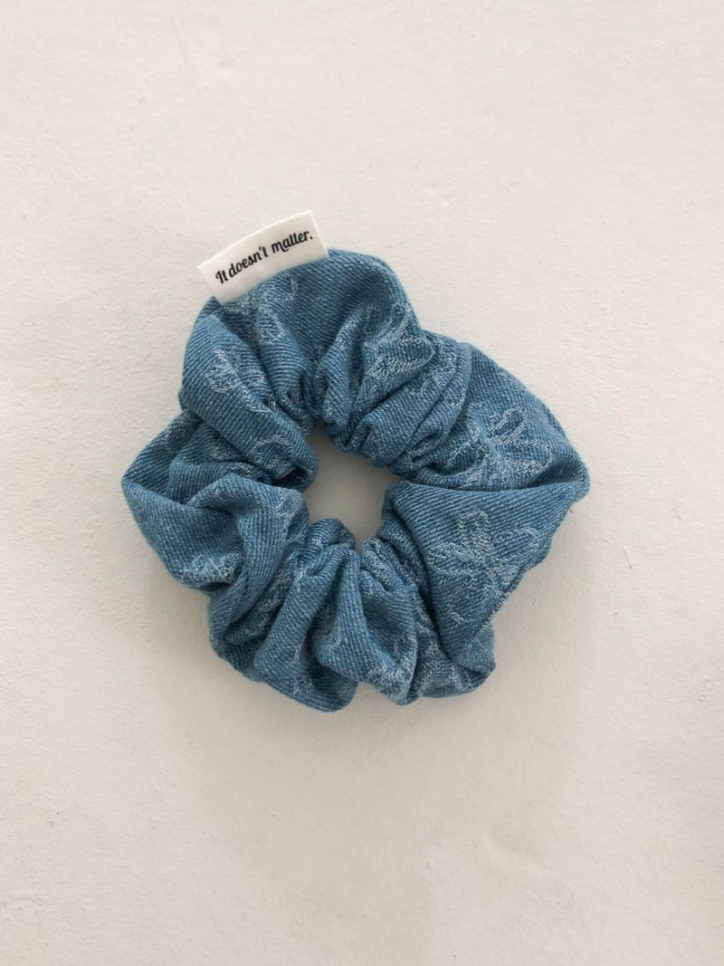 Flower denim scrunchie (Light blue)
