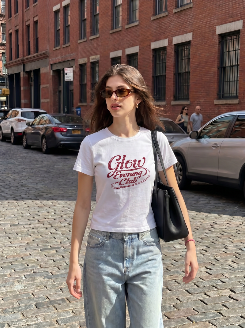 GLOW EVENING CLUB（グロー イブニング クラブ）の「HOTFIX LOGO T-SHIRT [WHITE]（Tops）」