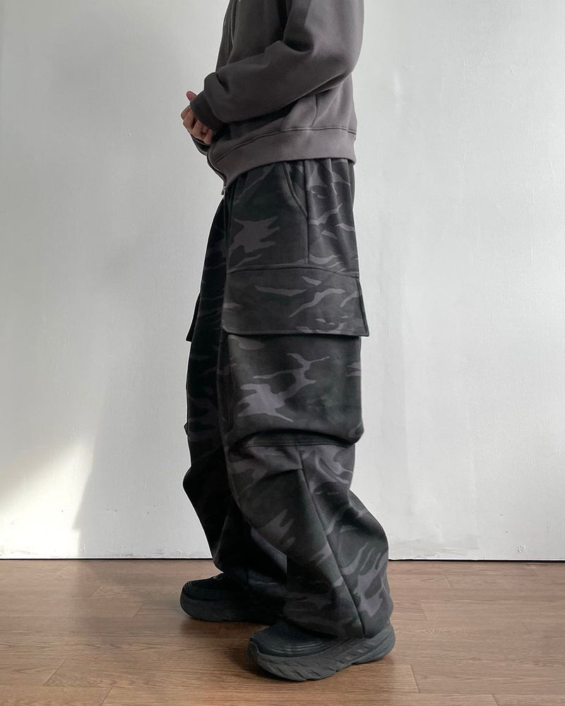 IDF（アイディーエフ）の「カモバルーンナッピングスウェットパンツ（パンツ）」