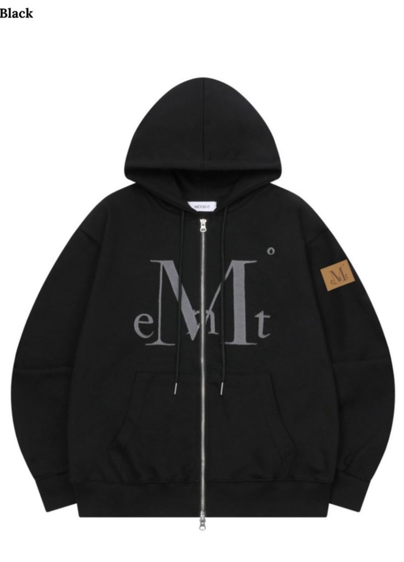 MUCENT（ムセント）の「ワディアップリケロゴフードジップアップユニセックス (2Color)（トップス）」