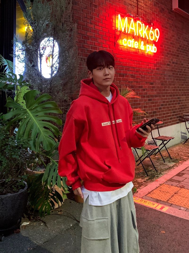 CM Render PREMIUM HOODIE