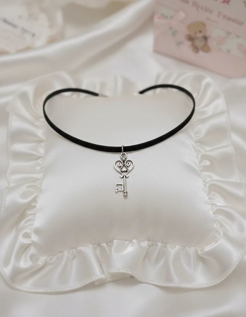 [IVE Wonyoung Necklace] Silver Heart Key Choker Necklace