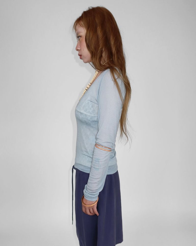 BLUR V-NECK TEE