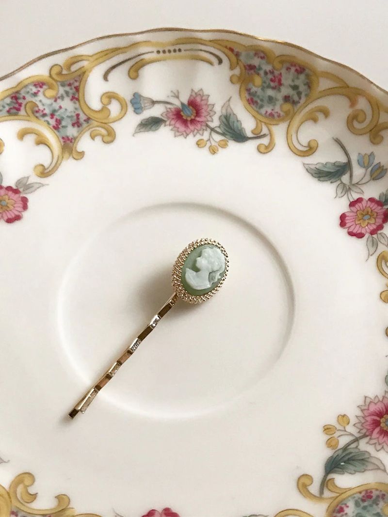 oar（オーエーアール）の「oar Cameo Pendant Pin [Mint]（Hair Accessories）」