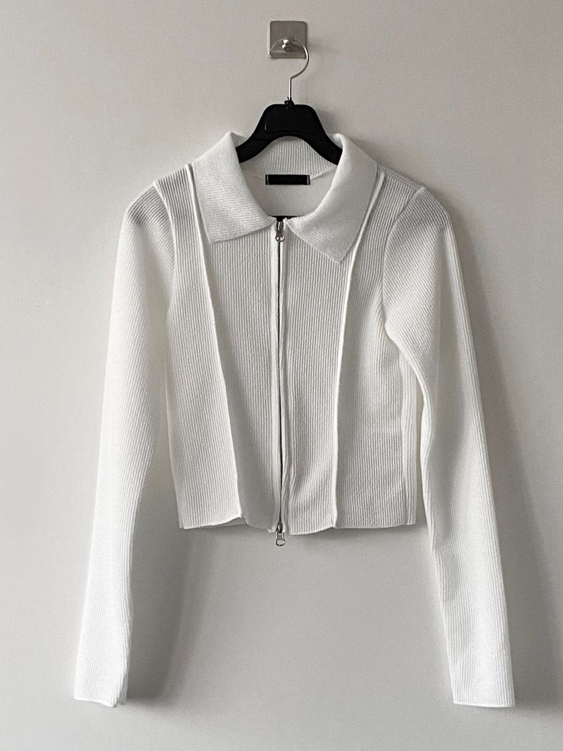Toy two tuck zip up