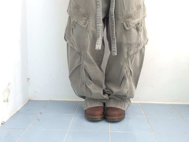 Pocket cargo strap pants