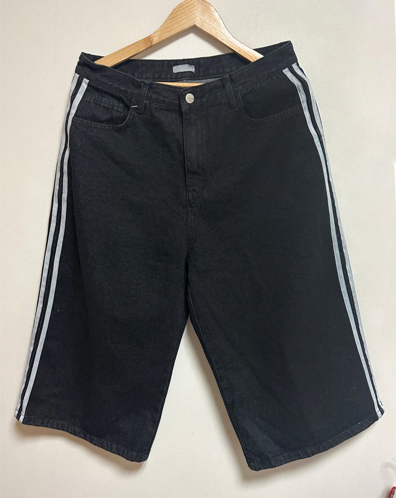 THREE-STRIPE POINT DENIM BERMUDA💙🖤 - 2 COLORS