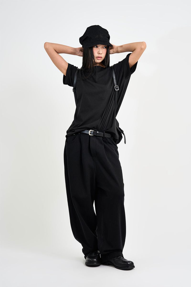 オフショルダーボクシーTシャツ