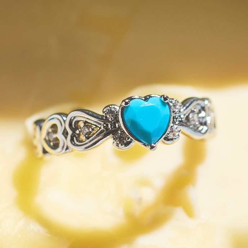 GLOWY HEART RING