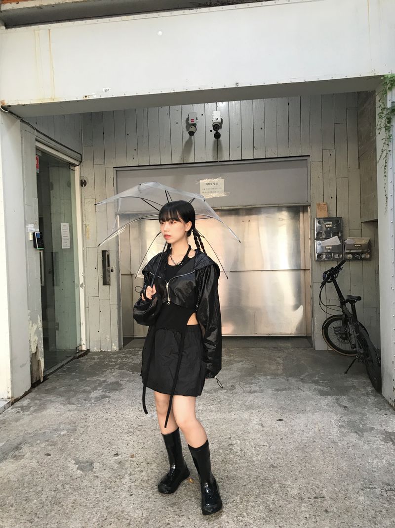 Cropped rain mesh hooded windbreaker