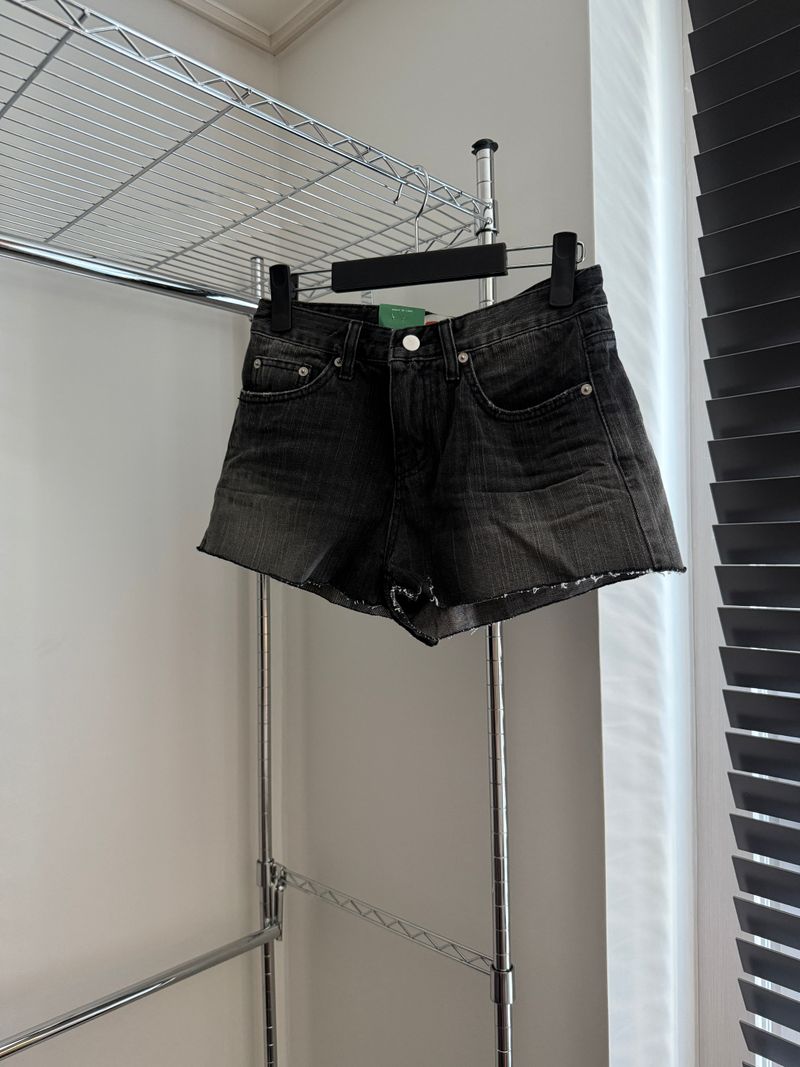 Black denim shorts (one color)