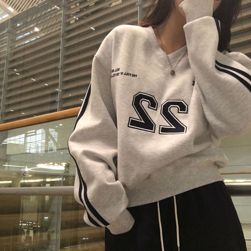 [BELLIDE MADE] Second track V-neck Oversized fit sweatshirt