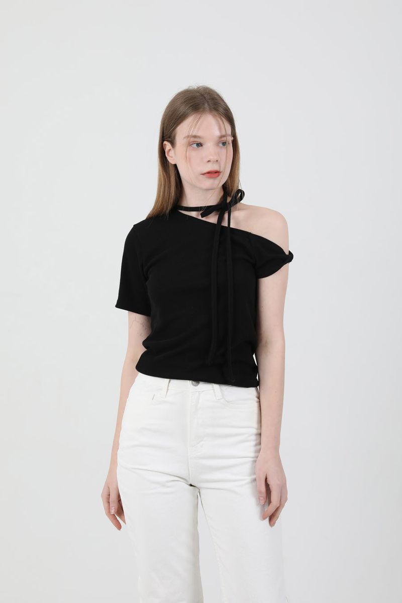 Off Shoulder Twist Half-Sleeve T-shirt Black