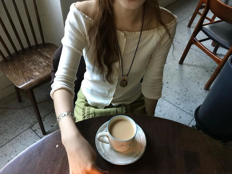lofi off-shoulder