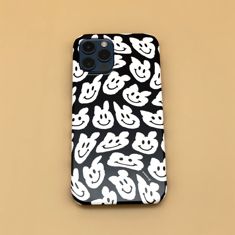 moorugi(モールジ)の「smile pattern HardCase (black)(Hats)」