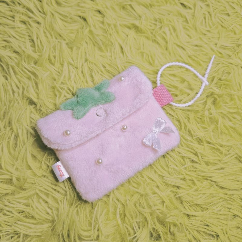 [MADE] fluffy strawberry pouch