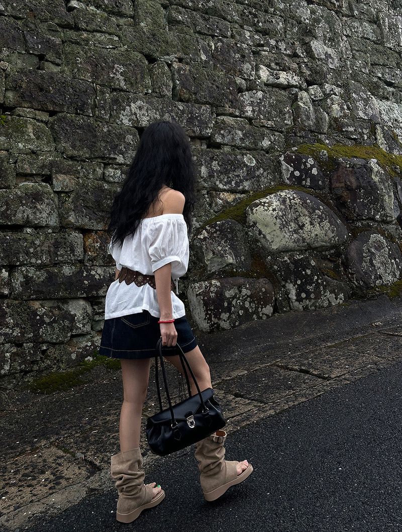 Haku Off-Shoulder Short-Sleeved Blouse